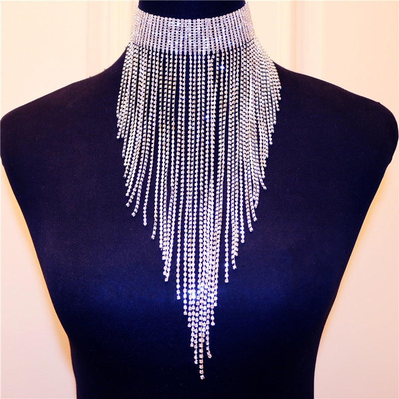 V-Neck Statement Necklace – Elegant Versatile Glow