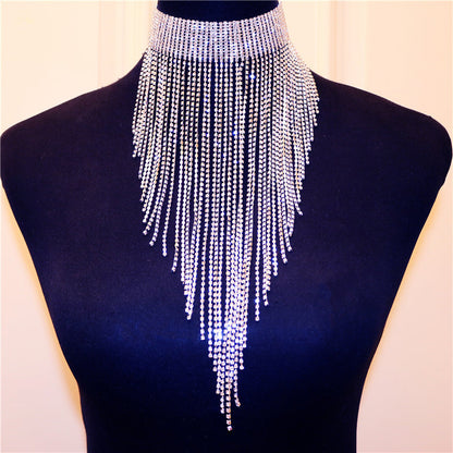 V-Neck Statement Necklace – Elegant Versatile Glow